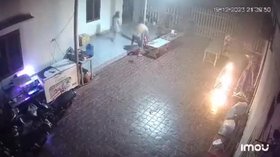 Cảnh Kinh Hoàng: Chồng Đánh Lửa Đêm Khi Vợ Ngủ Say!