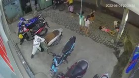 Cú sốc chết người! Cô bé bị điện giật khi đang chơi, cảnh tượng kinh hoàng khiến dân mạng không tin!