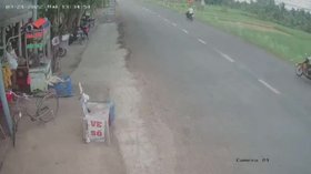 Cú Sốc Khi Cô Gái Trên Xe Máy Đánh Vỡ Từng Giây Đầu Cuối: Hành Trình Kết Thúc Đáng Kinh Hoàng!