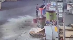 Cú sốc chết người! Công nhân 19 tuổi bị cuốn vào máy xoay tại Bình Phước, thương tích nặng kinh hoàng